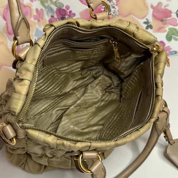 💯Authentic Prada Beige Tessuto Gaufre Ruched Shoulder Handbag🍀 - Picture 3 of 15